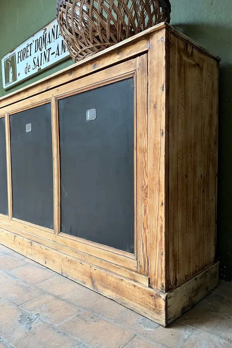 Ancien meuble d’école avec 2 grandes portes coulissantes 1960