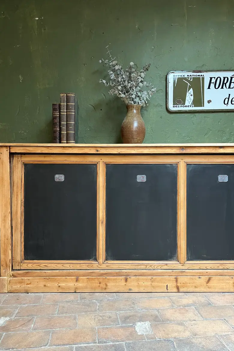 Ancien meuble d’école avec 2 grandes portes coulissantes 1960