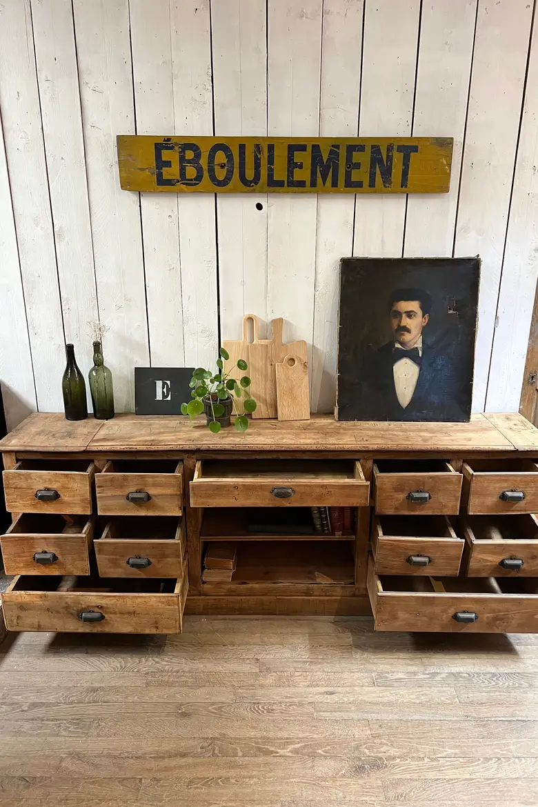 Ancien meuble d’épicerie en noyer à tiroirs Début XXème