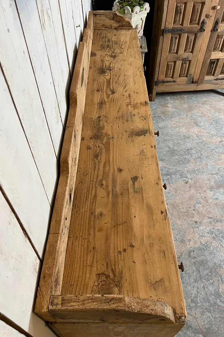 Ancien meuble d’épicerie en sapin