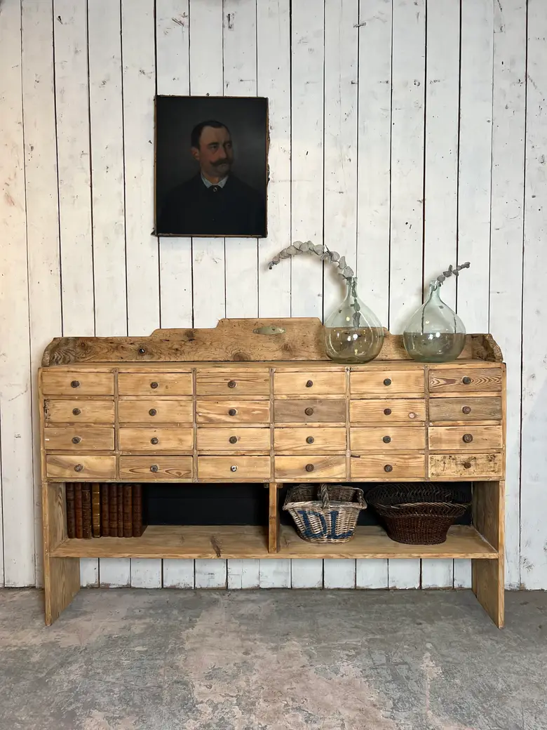 Ancien meuble d’épicerie en sapin