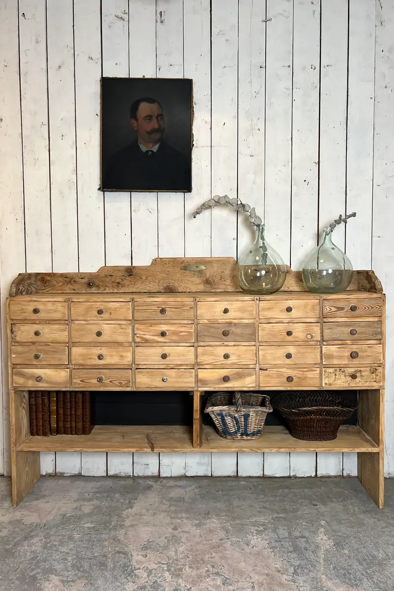 Ancien meuble d’épicerie en sapin
