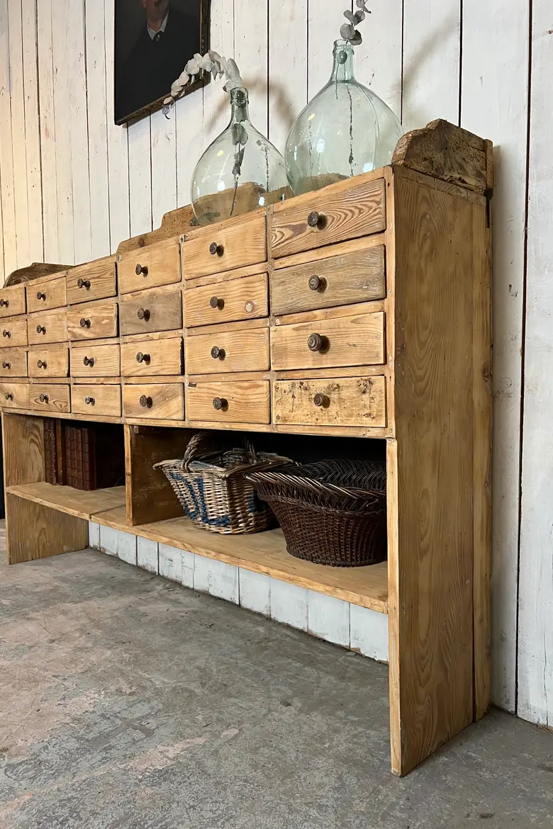 Ancien meuble d’épicerie en sapin