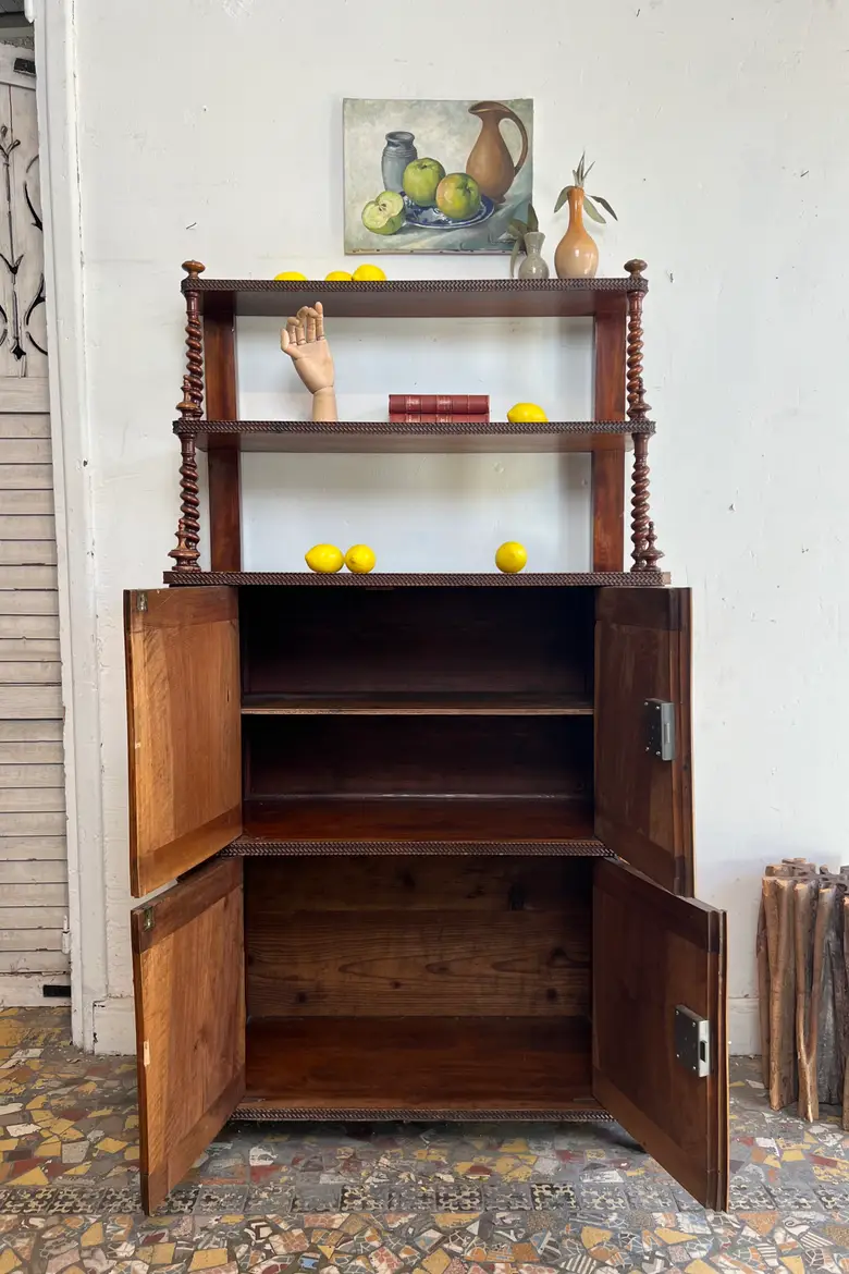 Ancien meuble Napoléon III en noyer — Ancien meuble Napoléon III en noyer