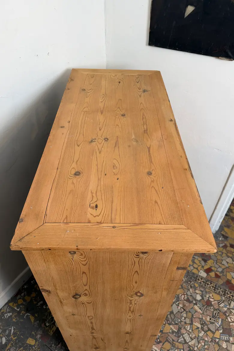 Ancien meuble parisien en sapin brut