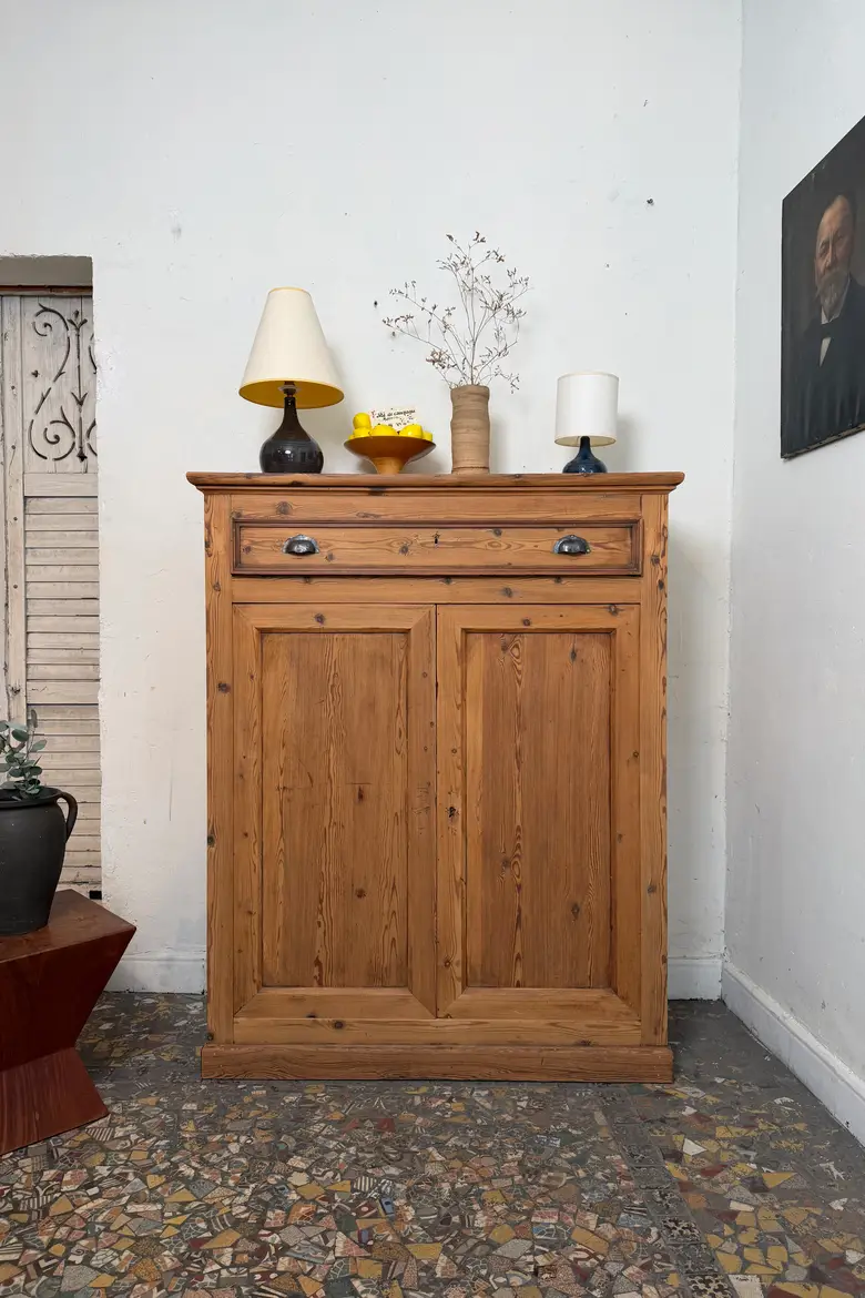 Ancien meuble parisien en sapin brut