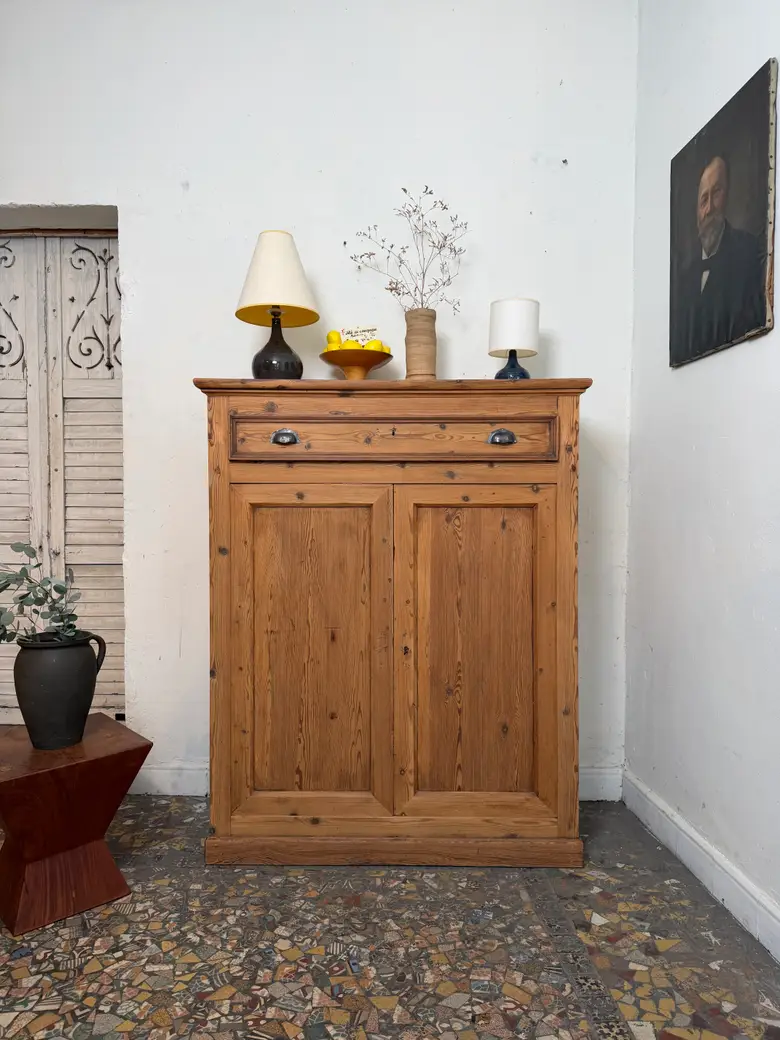 Ancien meuble parisien en sapin brut