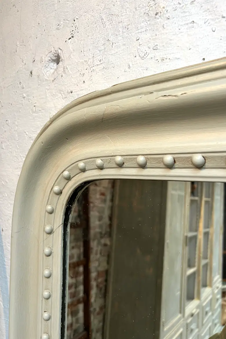 Ancien miroir de style Louis Philippe patiné en vert