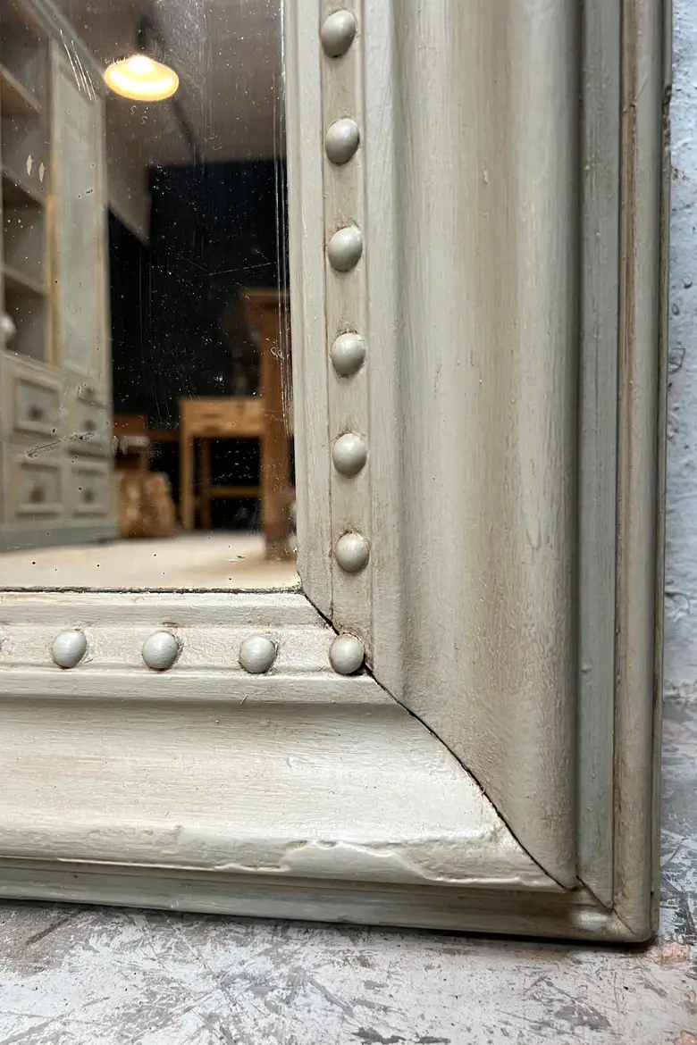Ancien miroir de style Louis Philippe patiné en vert