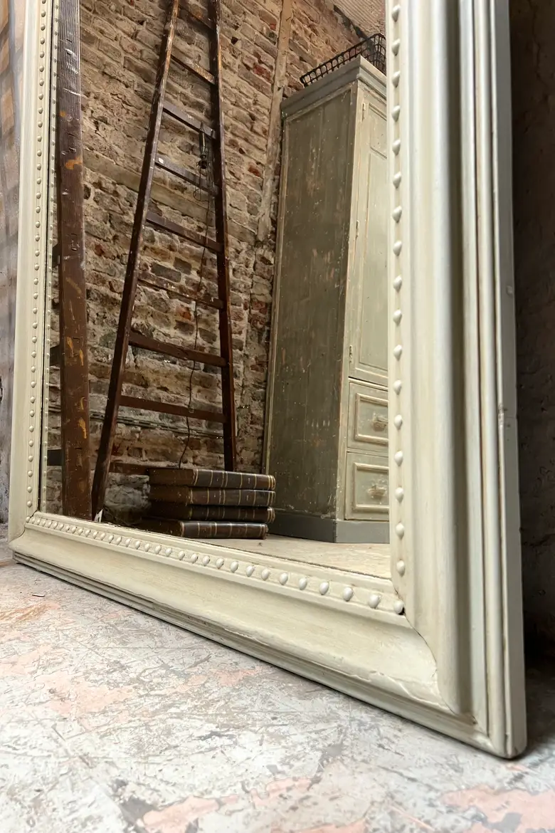 Ancien miroir de style Louis Philippe patiné en vert