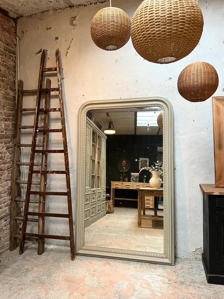 Ancien miroir de style Louis Philippe patiné en vert