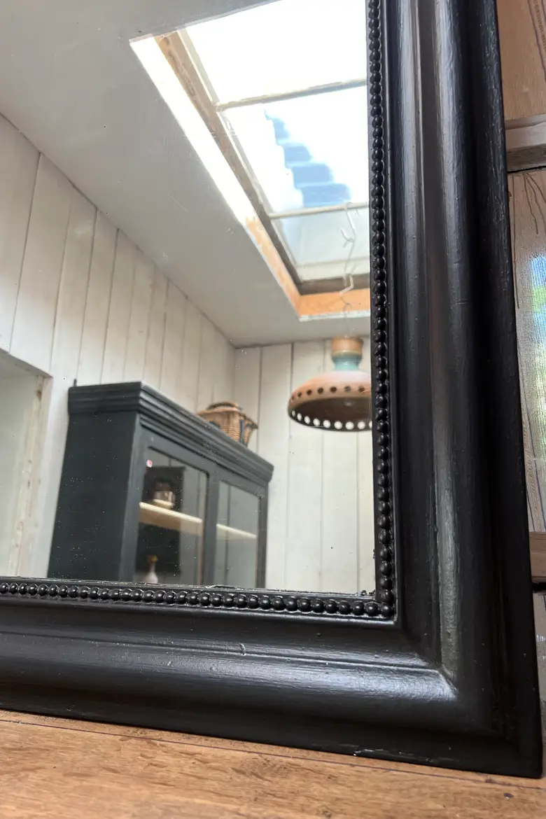 Ancien miroir de style Louis Philippe peint en noir