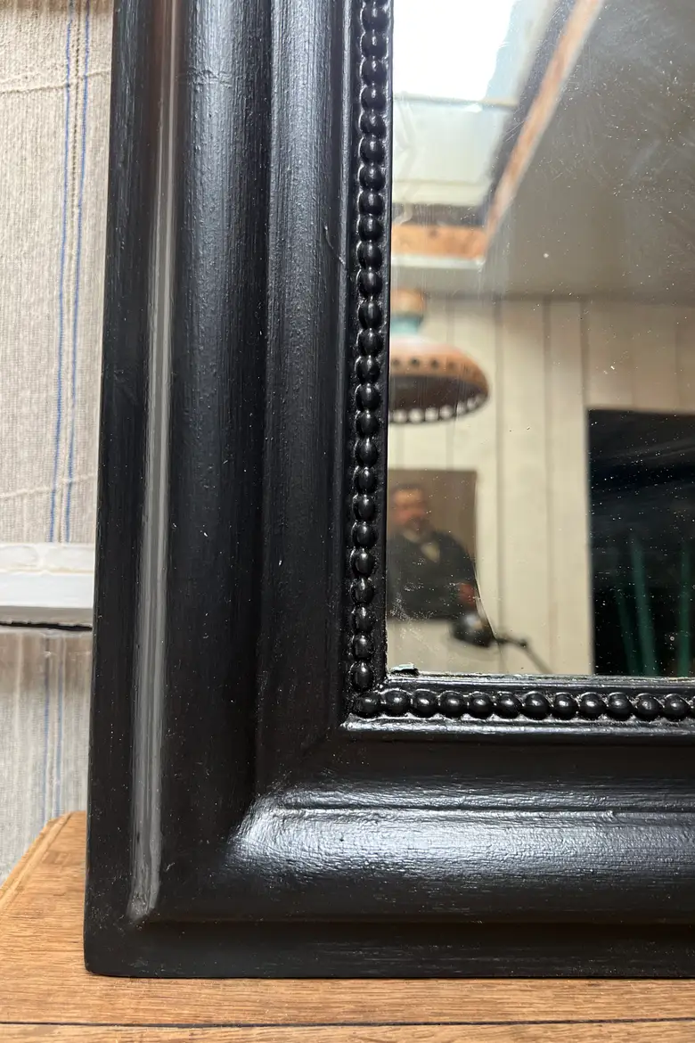 Ancien miroir de style Louis Philippe peint en noir