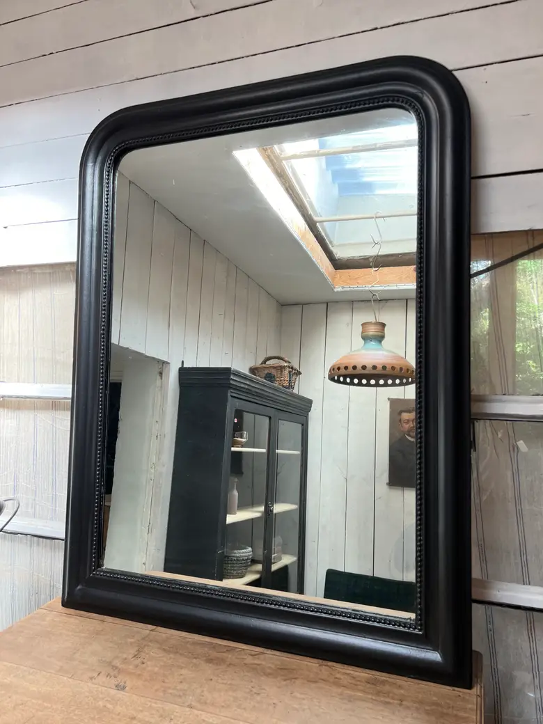 Ancien miroir de style Louis Philippe peint en noir