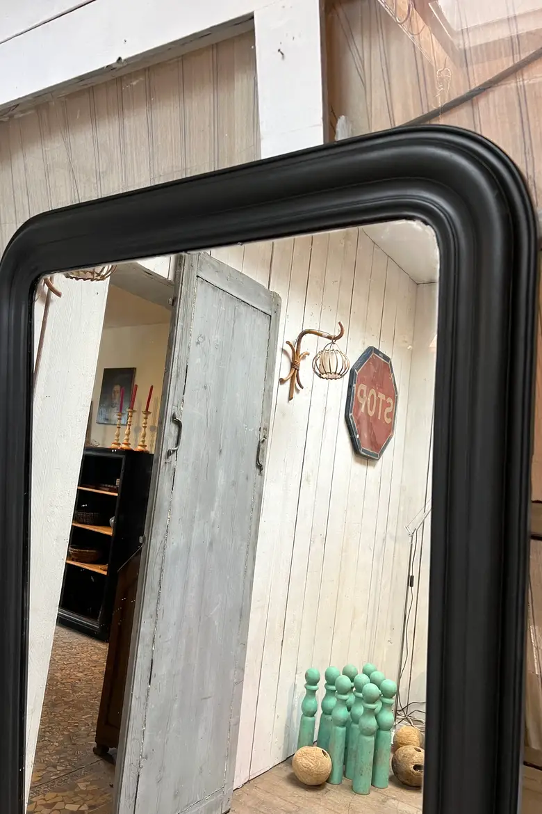 Ancien miroir de style Louis Philippe peint en noir Début XXème