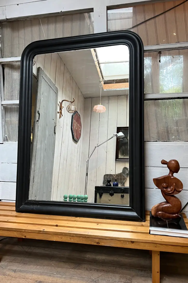 Ancien miroir de style Louis Philippe peint en noir Début XXème