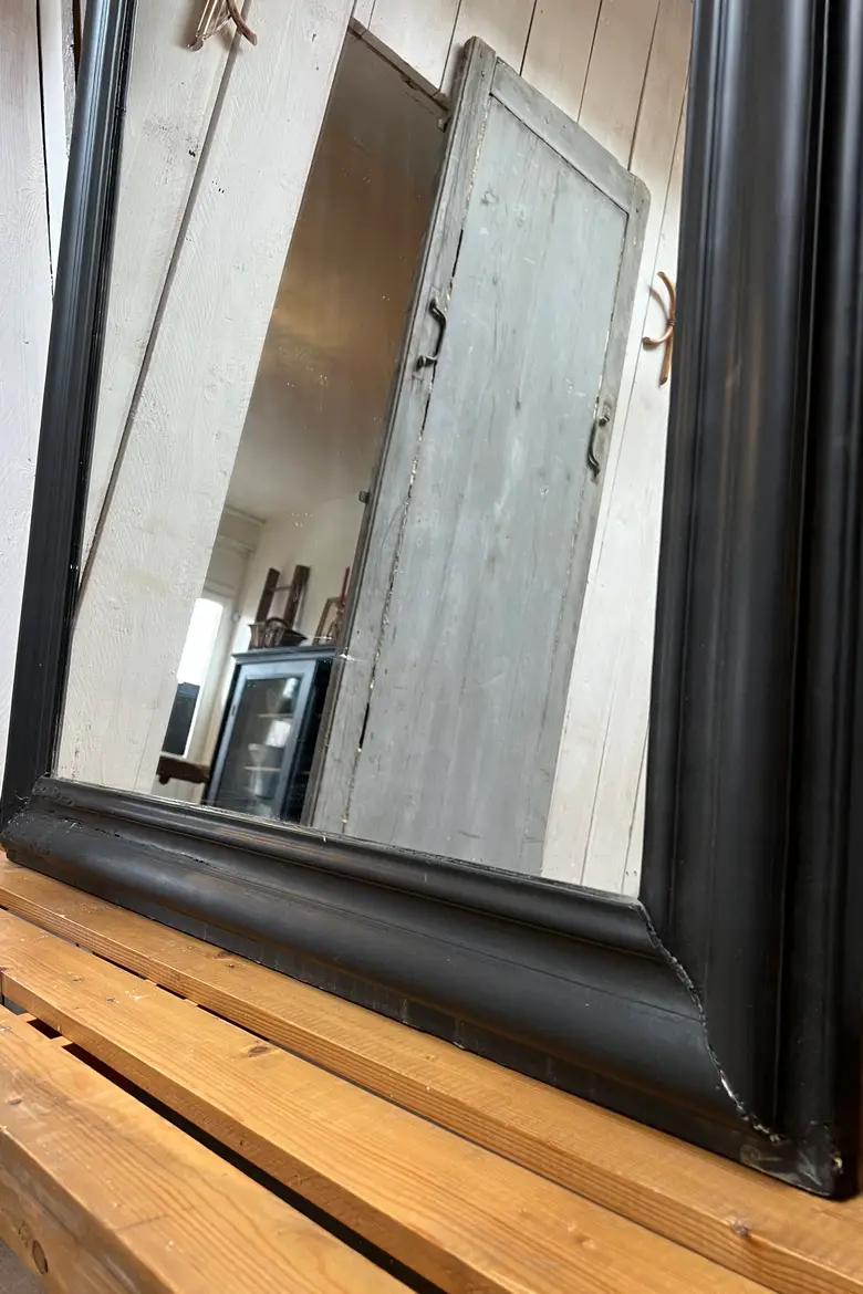 Ancien miroir de style Louis Philippe peint en noir Début XXème