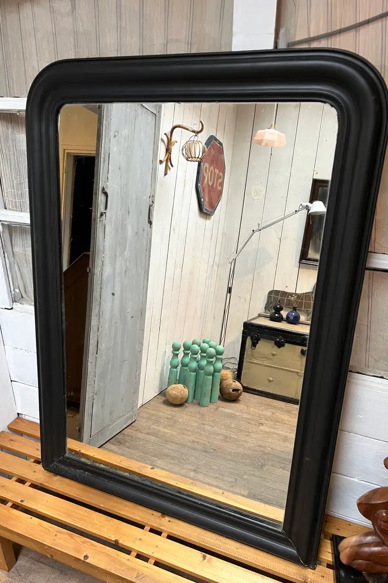 Ancien miroir de style Louis Philippe peint en noir Début XXème