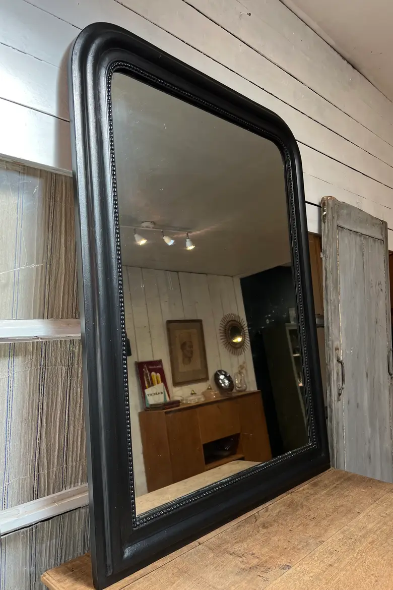 Ancien miroir de style Louis Philippe peint en noir