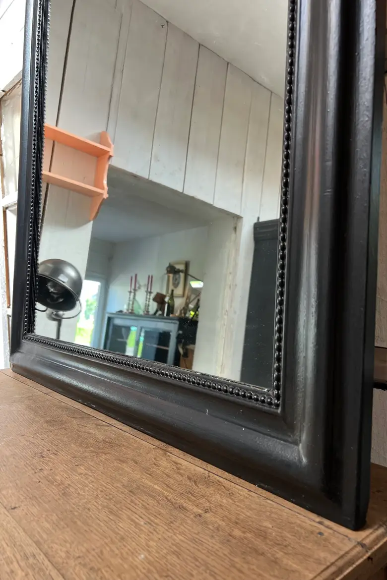 Ancien miroir de style Louis Philippe peint en noir