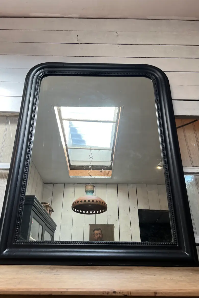 Ancien miroir de style Louis Philippe peint en noir