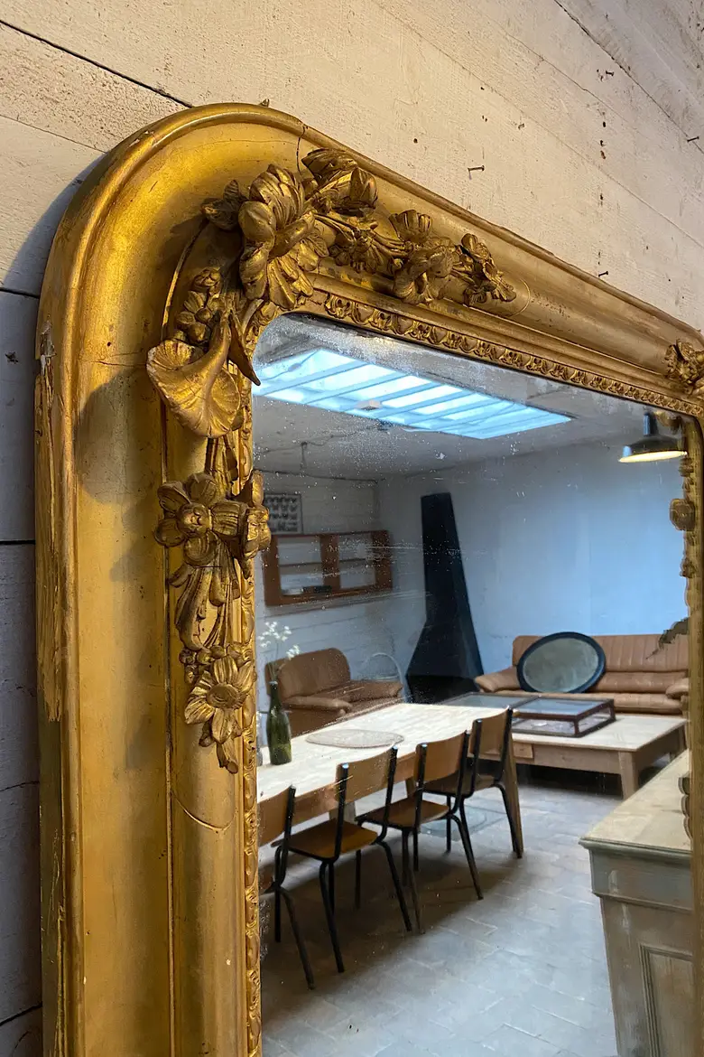 Ancien miroir doré en stuc XIXème de style Louis XVI