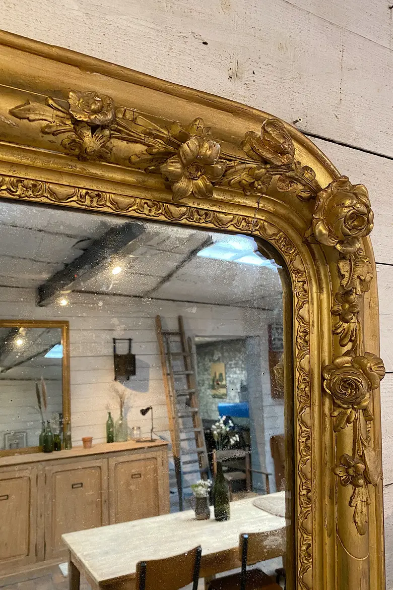 Ancien miroir doré en stuc XIXème de style Louis XVI