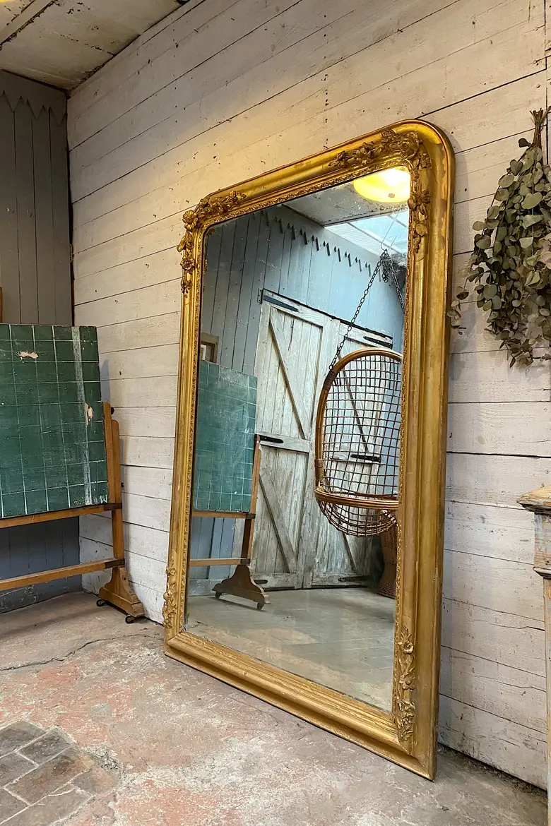Ancien miroir doré en stuc XIXème de style Louis XVI