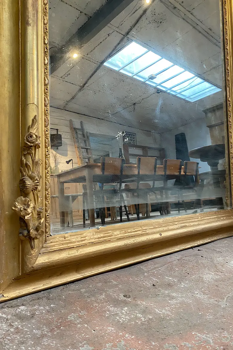 Ancien miroir doré en stuc XIXème de style Louis XVI