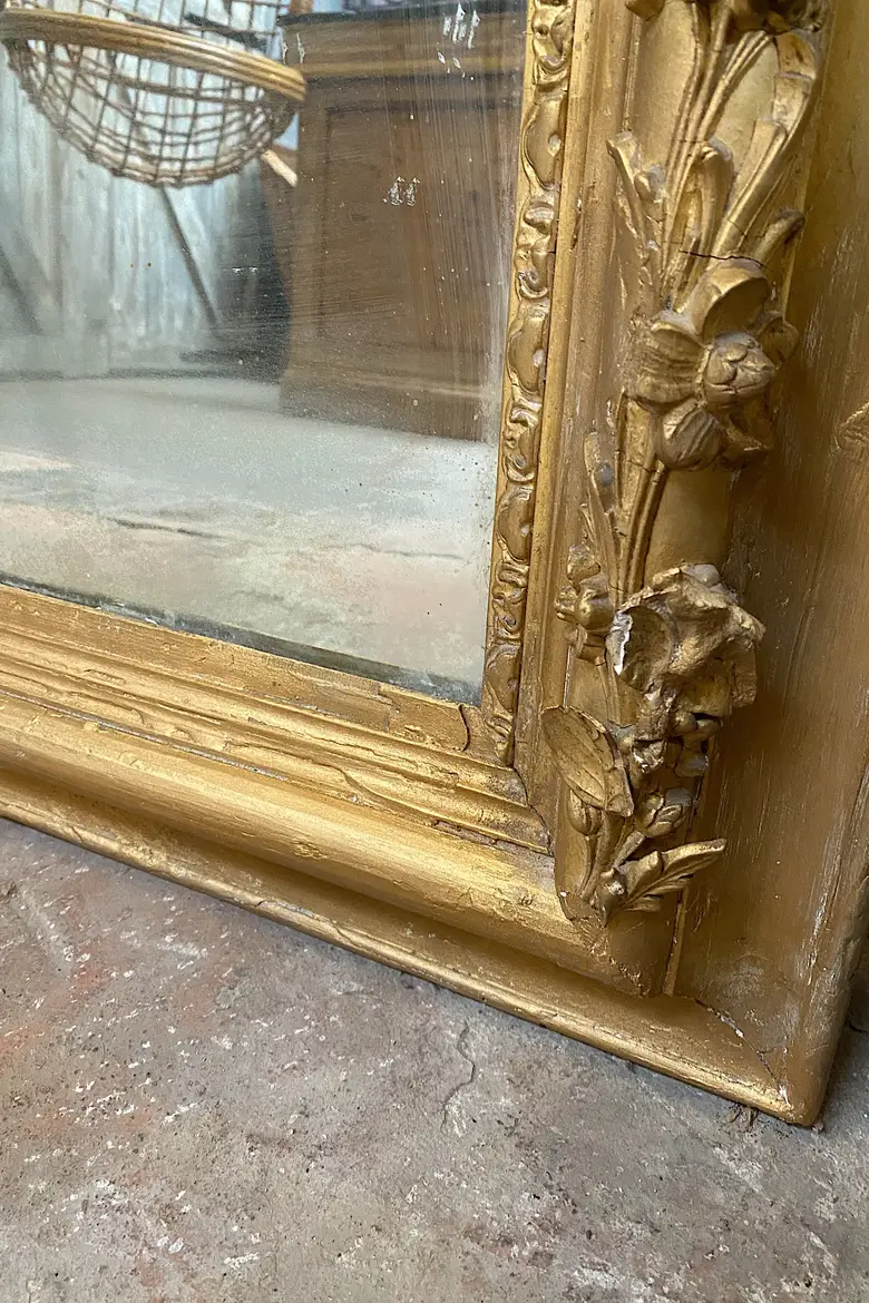 Ancien miroir doré en stuc XIXème de style Louis XVI