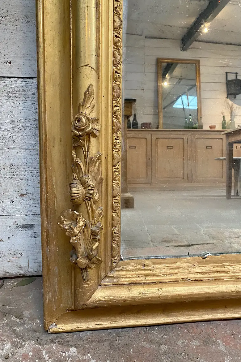 Ancien miroir doré en stuc XIXème de style Louis XVI