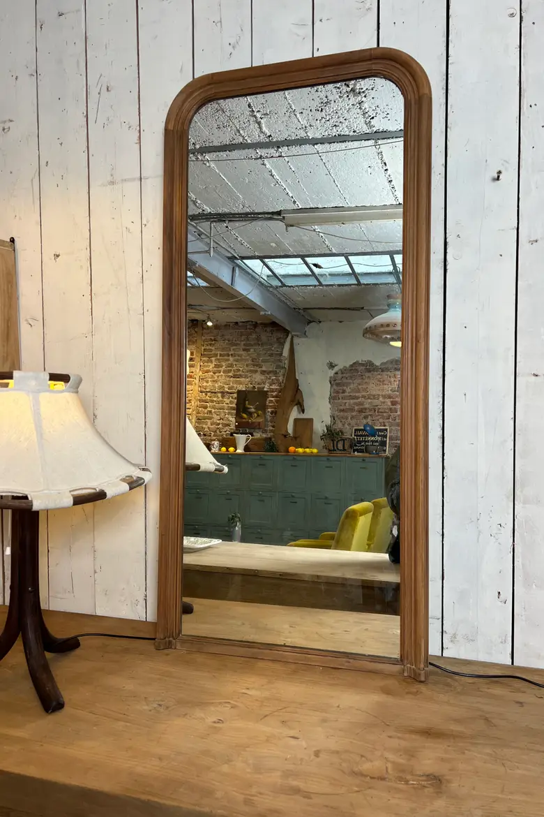 Ancien miroir en noyer