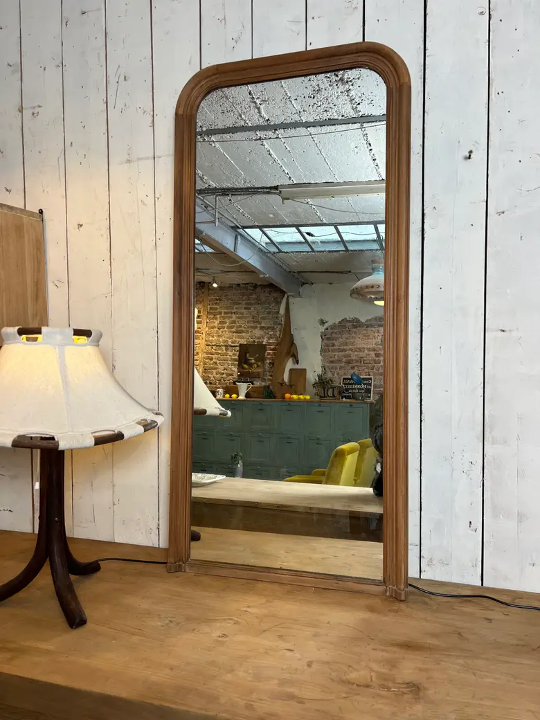 Ancien miroir en noyer