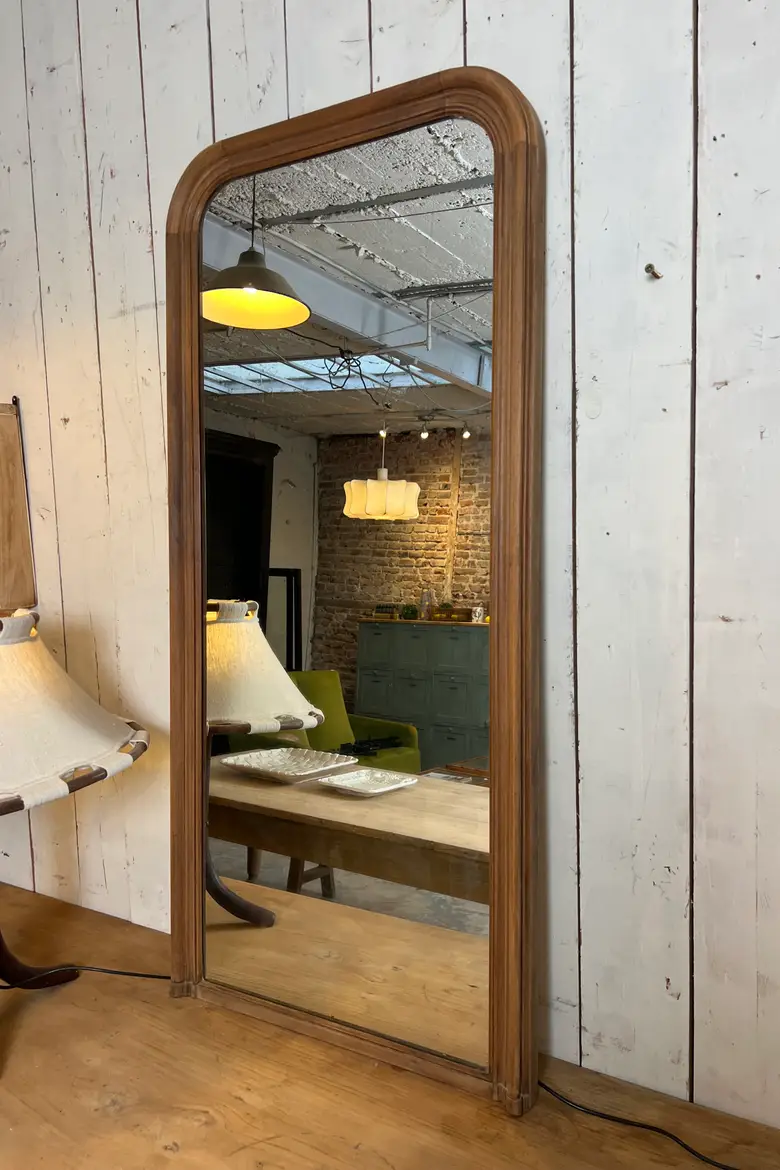 Ancien miroir en noyer