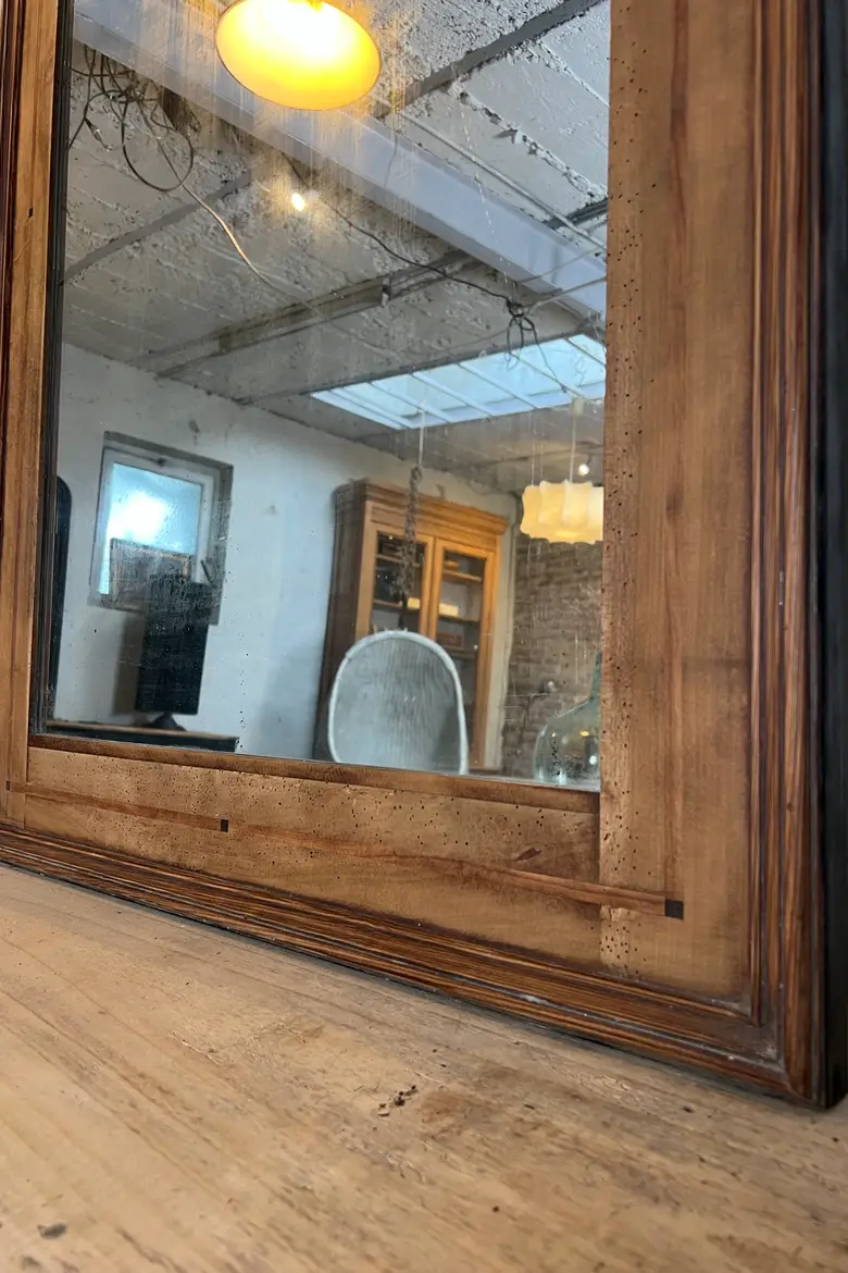 Ancien miroir en noyer