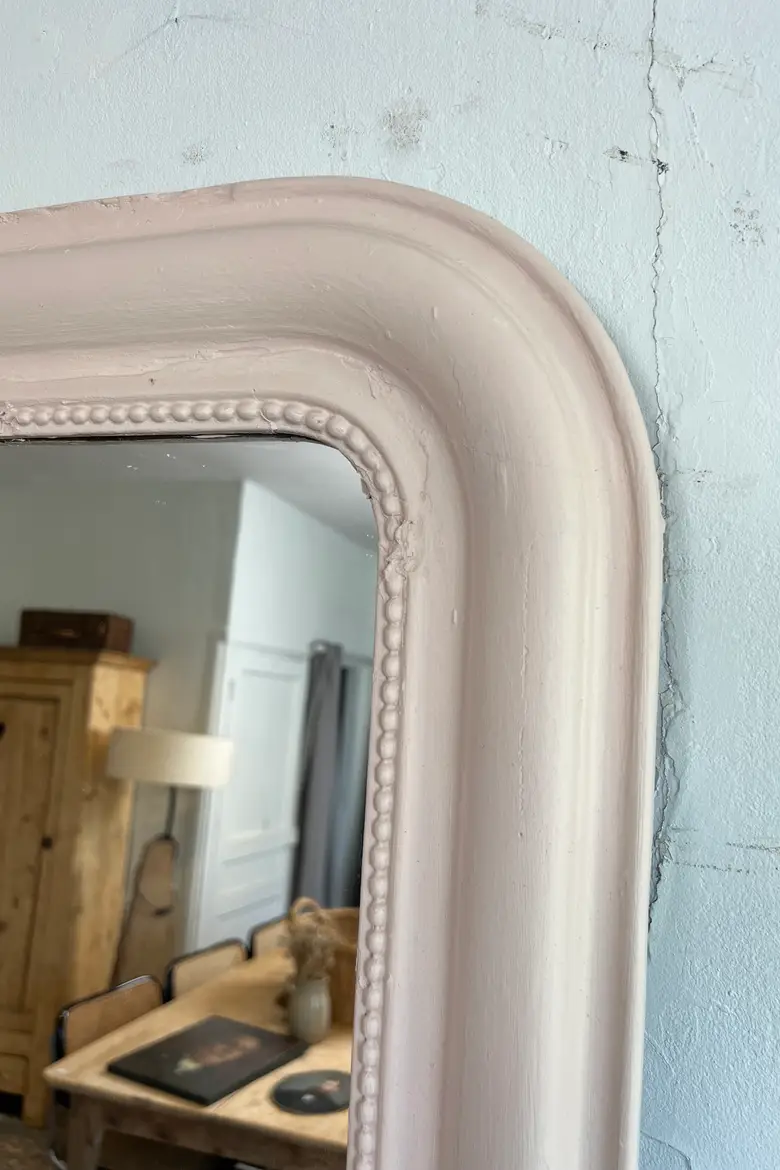 Ancien miroir Louis-Philippe peint en rose