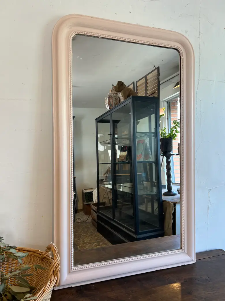 Ancien miroir Louis-Philippe peint en rose