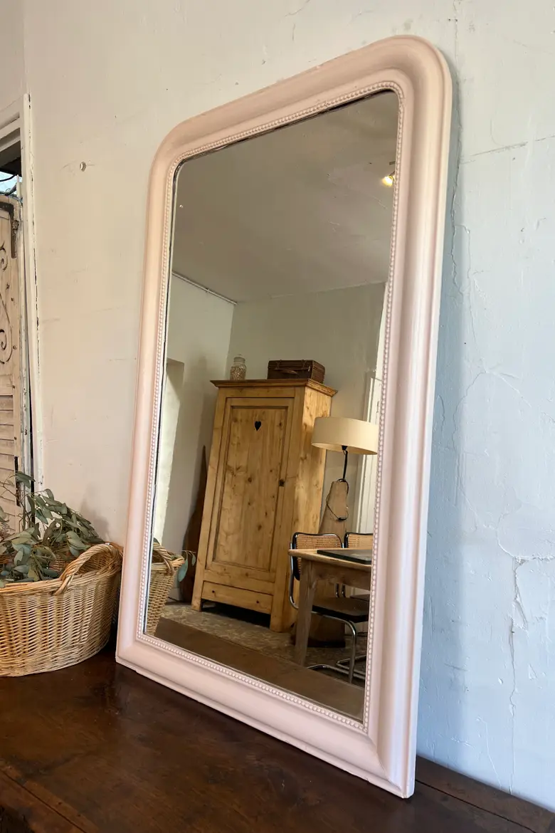 Ancien miroir Louis-Philippe peint en rose