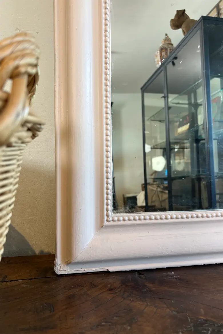 Ancien miroir Louis-Philippe peint en rose