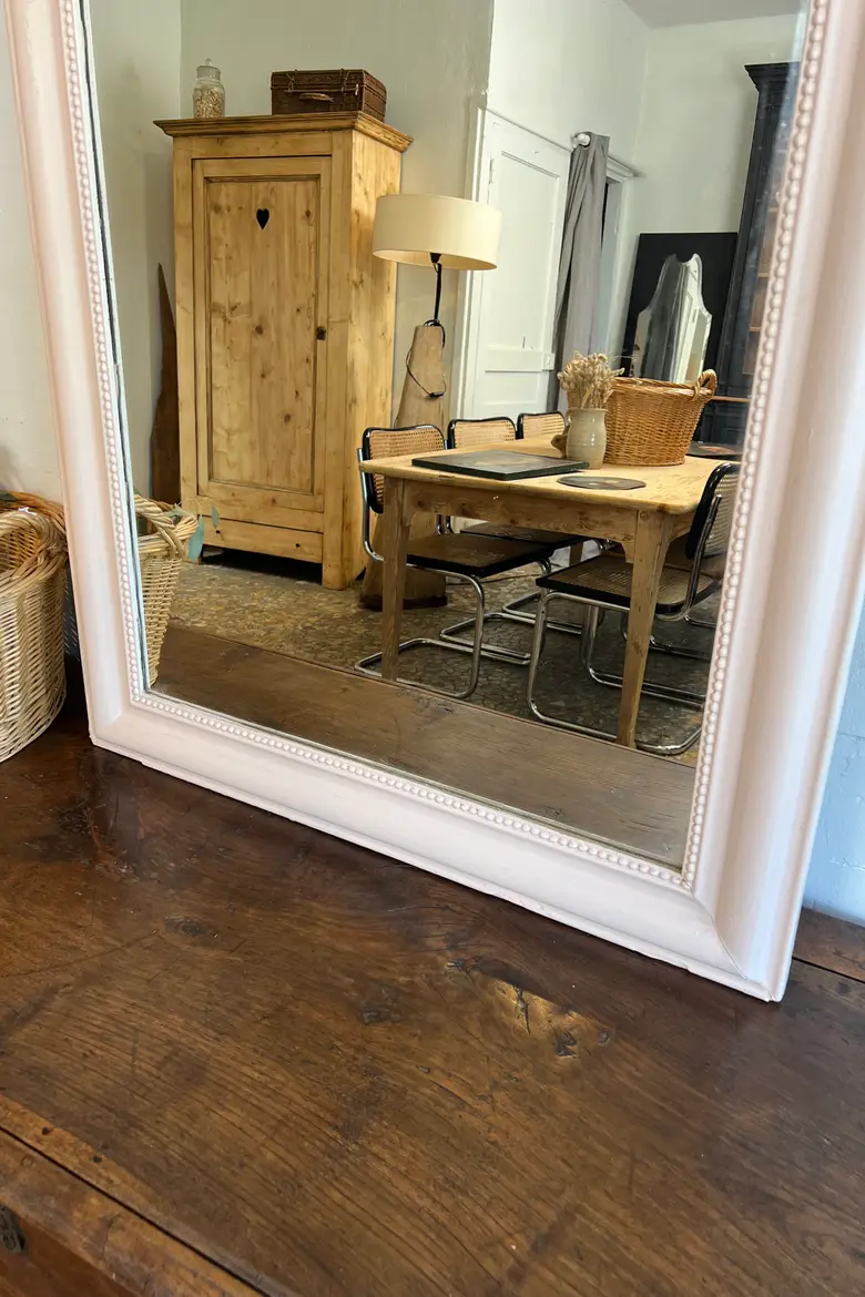 Ancien miroir Louis-Philippe peint en rose