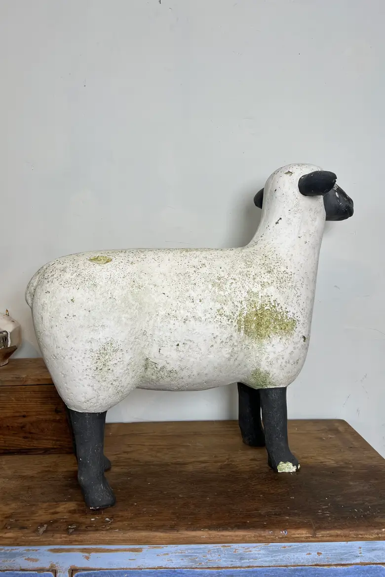 Ancien mouton en résine