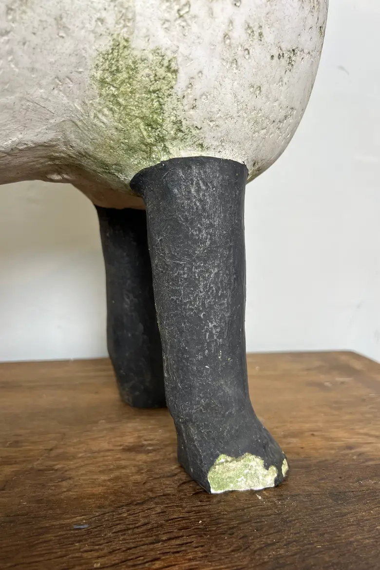 Ancien mouton en résine