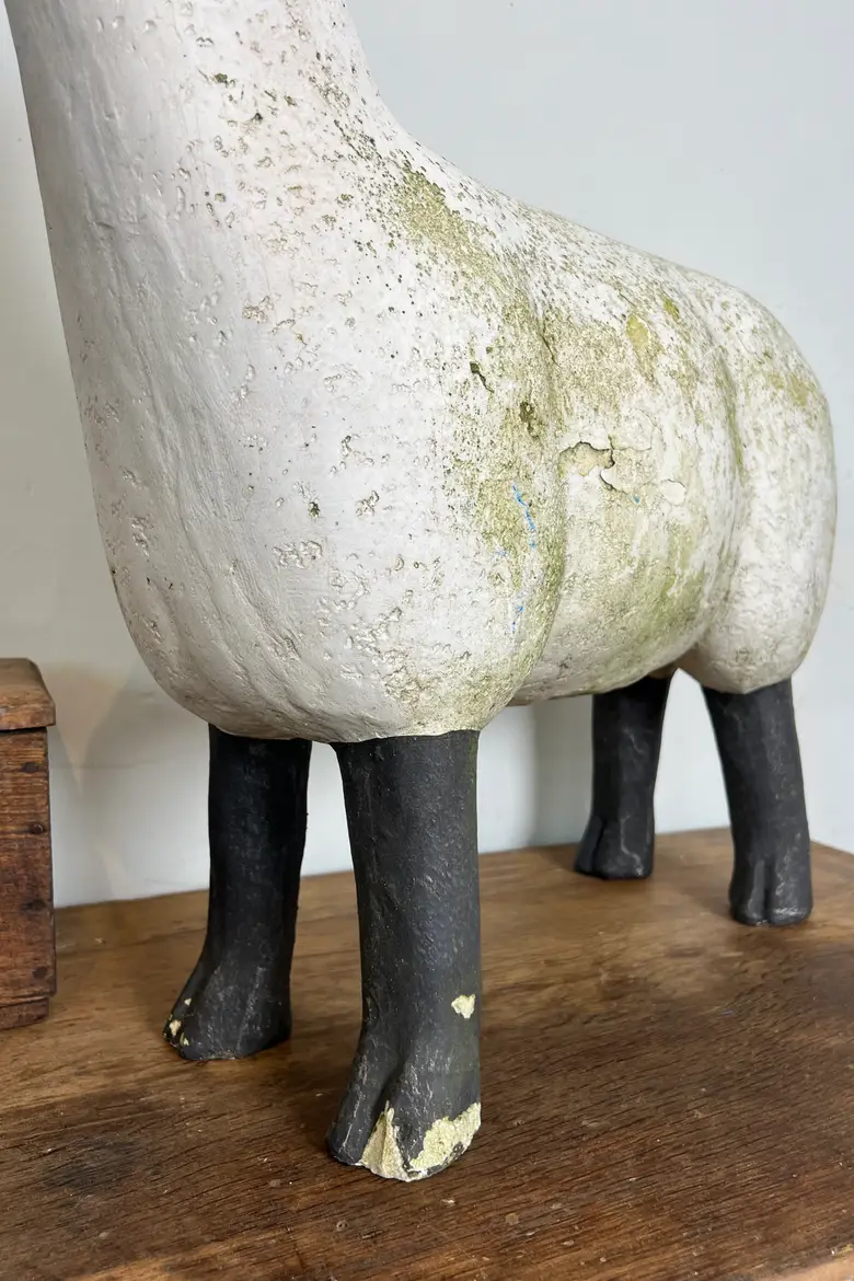 Ancien mouton en résine