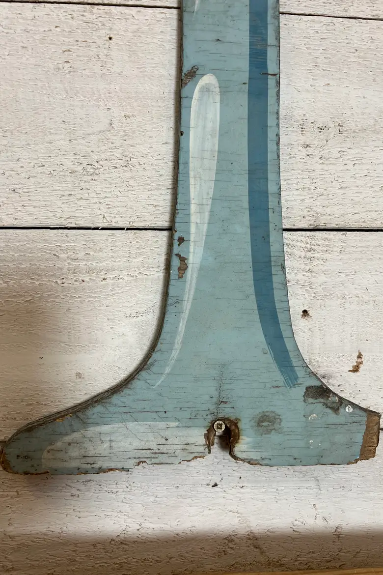 Ancien panneau de caviste en bois