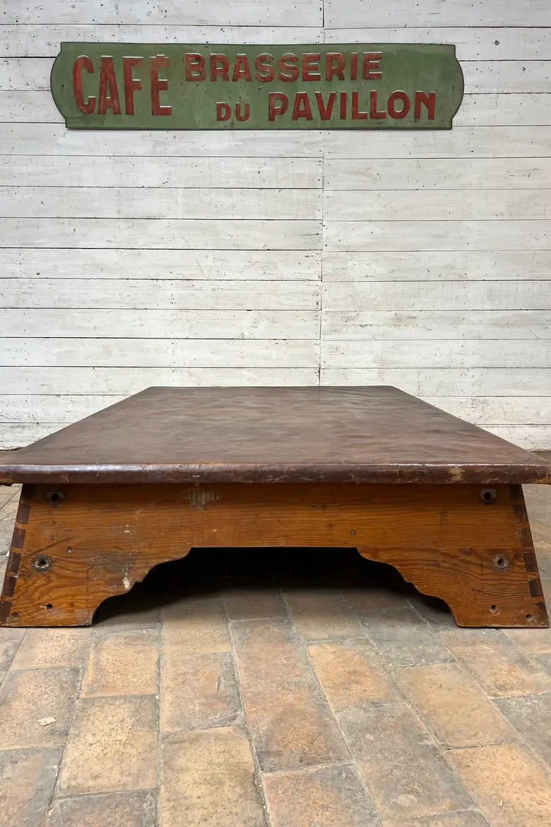 Ancien plinth de gym en cuir – Années 50 – Transformé en table basse