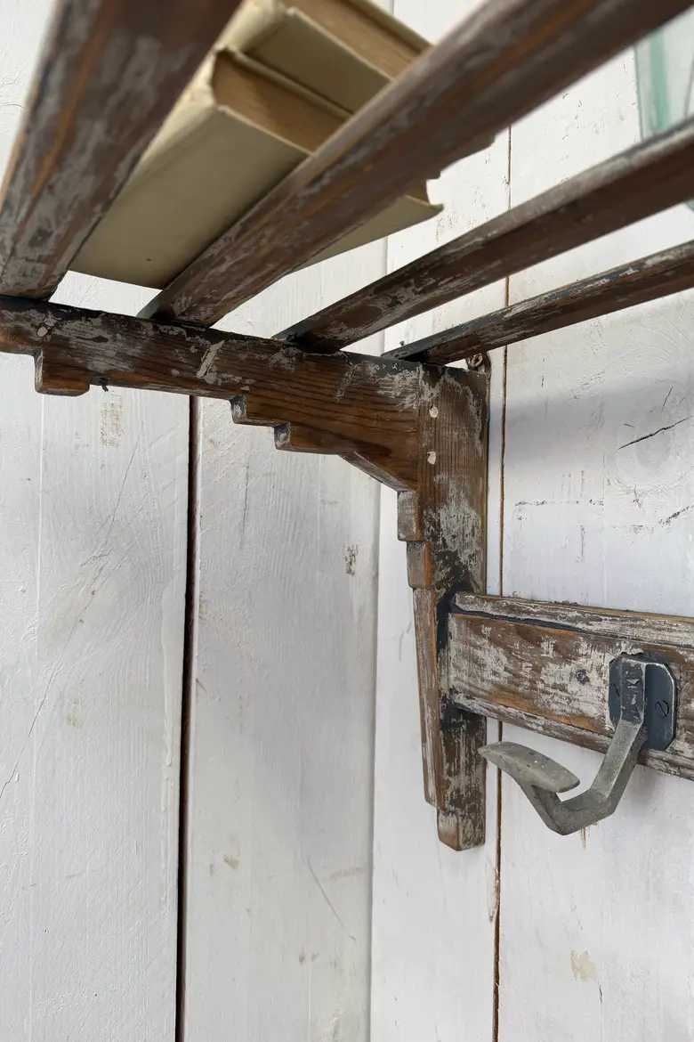 Ancien porte-manteau mural – XXe siècle