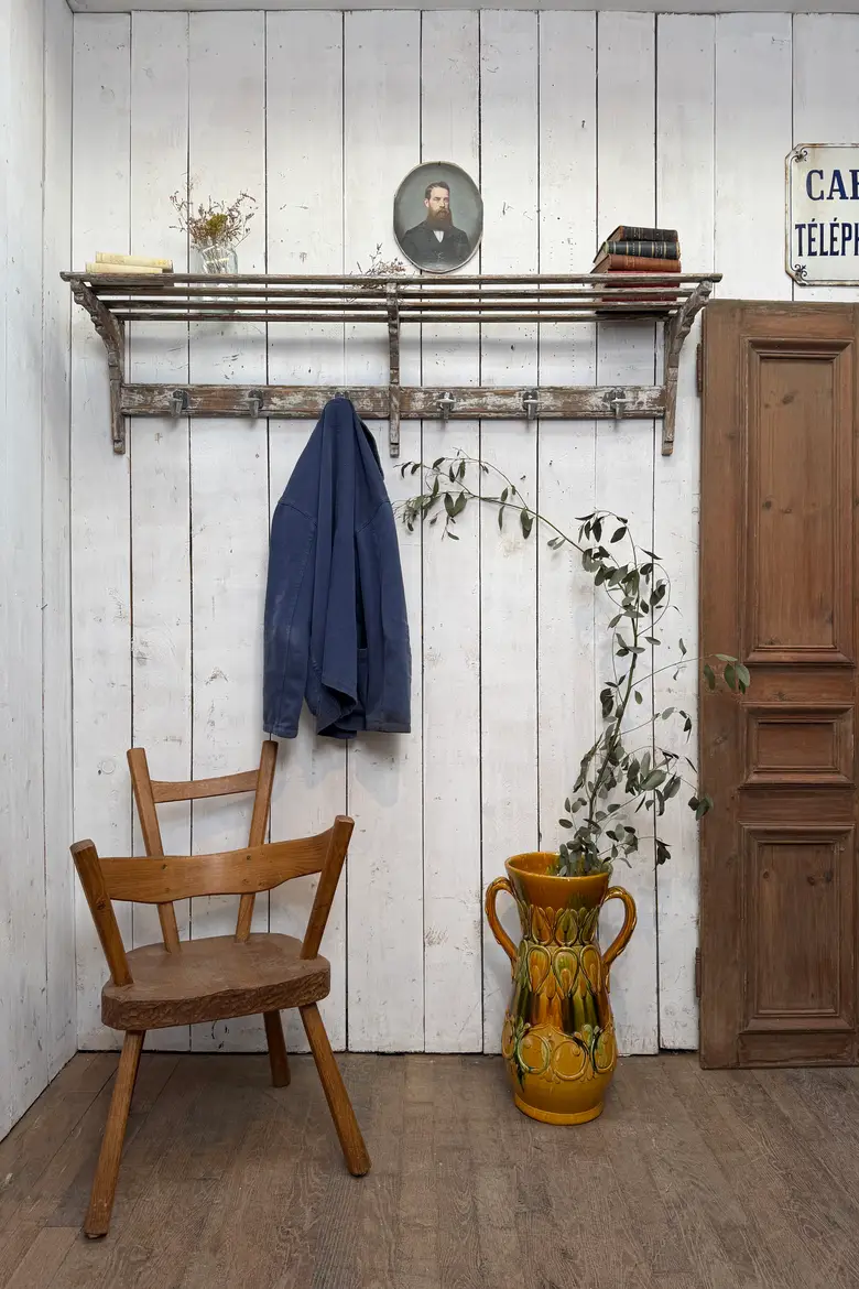 Ancien porte-manteau mural – XXe siècle