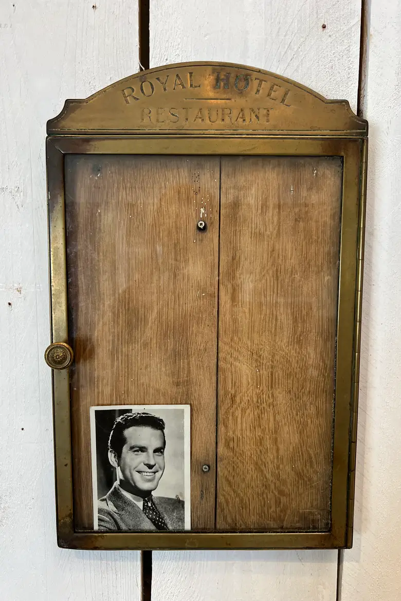 Ancien porte menu en laiton Début XXème
