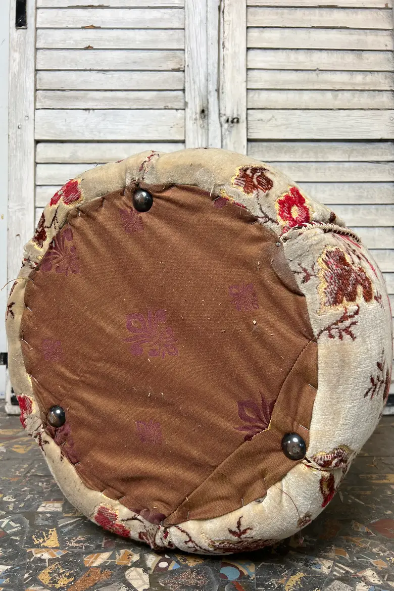 Ancien pouf fleuri
