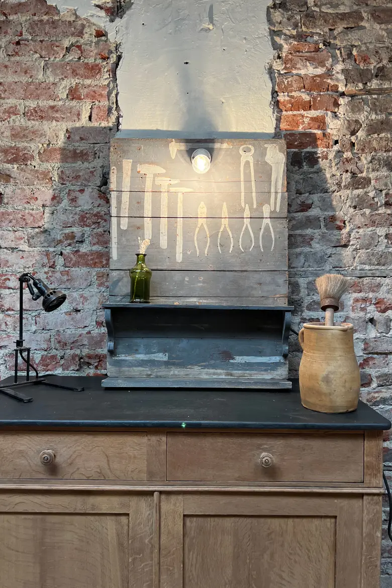 Ancien tableau à outils en bois Début XXème